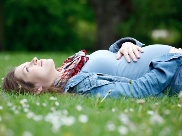 Frigjøring av føtale egg i de tidlige stadier av graviditet: årsaker, symptomer, konsekvenser